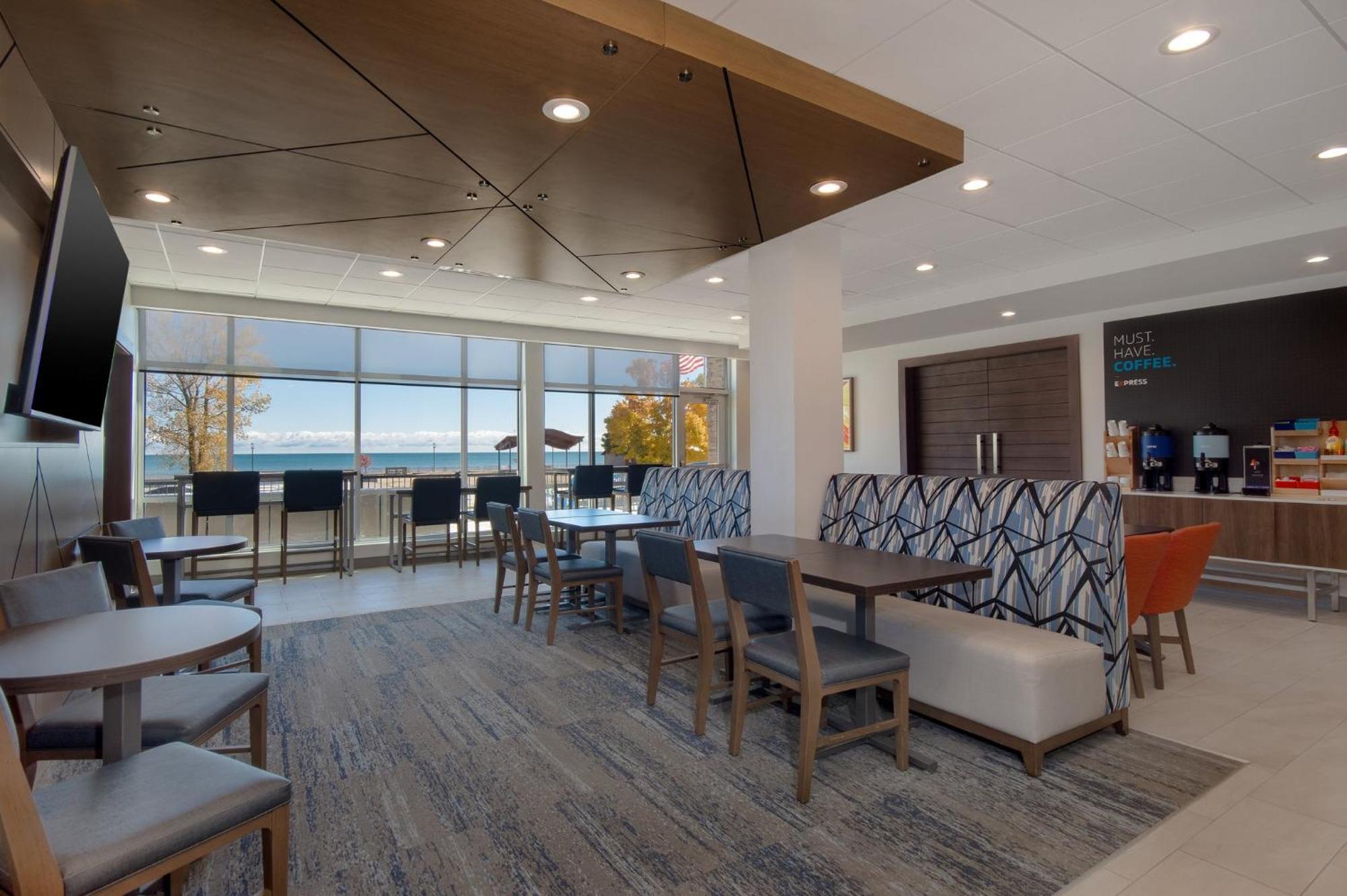 Holiday Inn Express & Suites Oscoda By Ihg Exterior foto